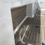 De boot van de macht van Fusion VT7 met zand kleur marine mat